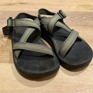 Men’s Chacos size 8